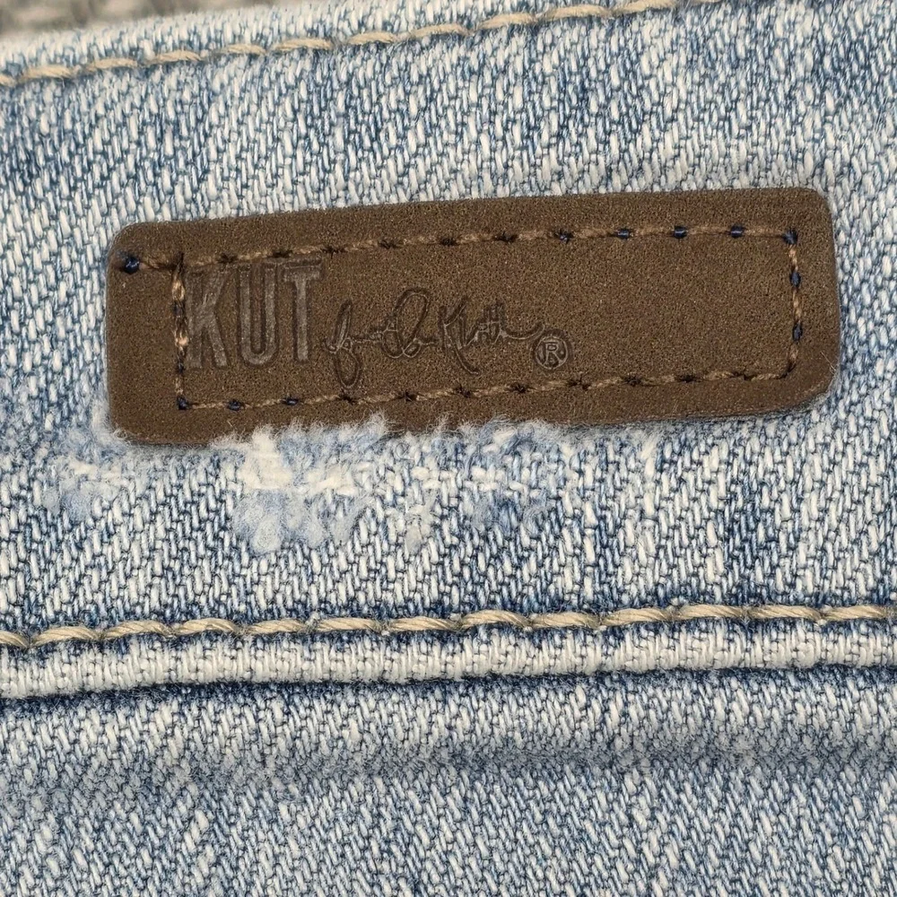 Kut from the Kloth Women Light Wash Distressed Denim Shorts Size 4 Stretch Blue